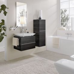 Washbasin with vanity with mid unit. 