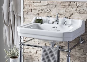 Choose your own bespoke lettering for this white basin with metal stand. 